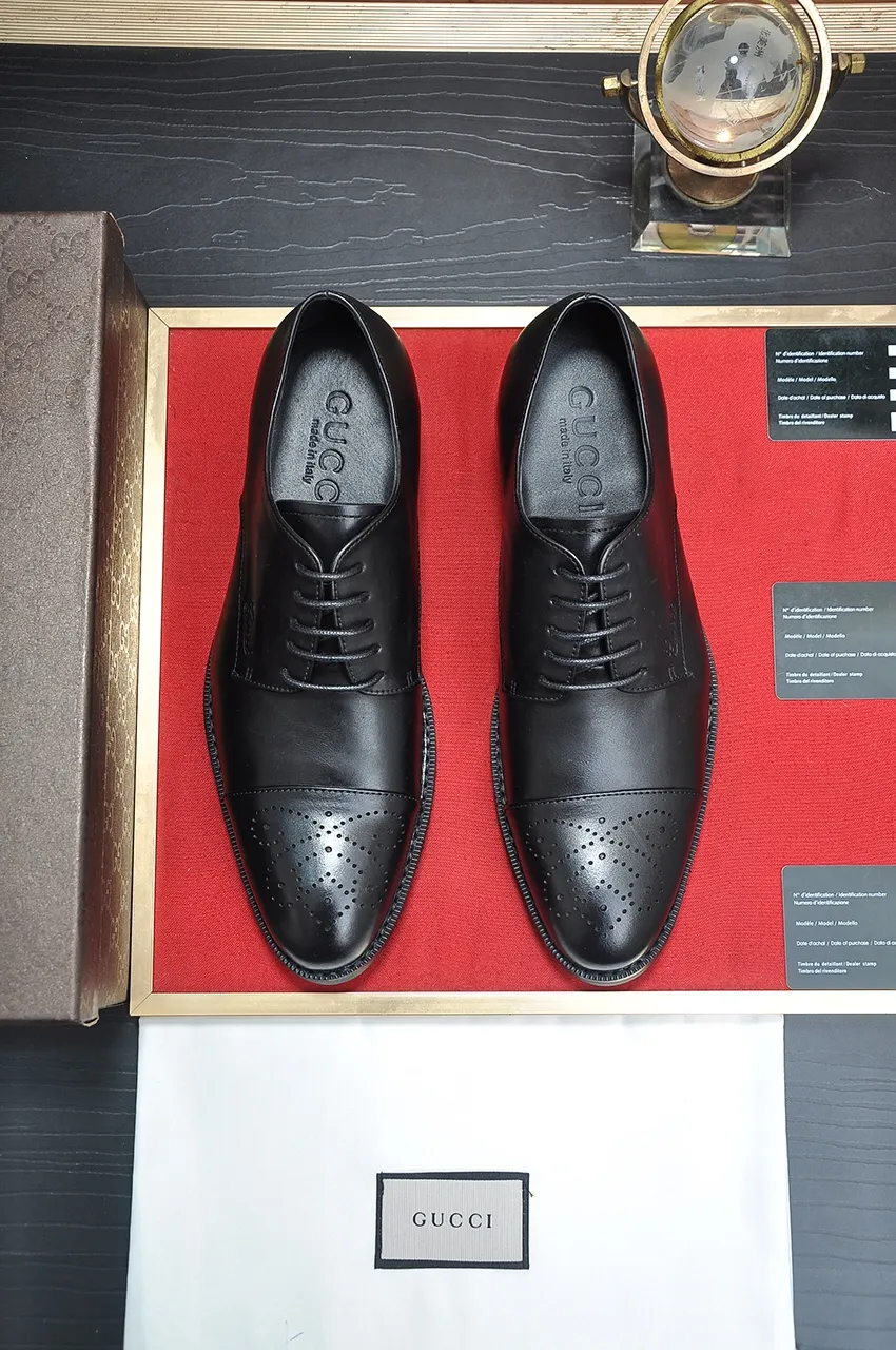 Men's shoes💰460💶Italy's top luxury men's shoe giant [GUCCI] has arrived in new style🍃Original European style🔰 Pleasant to the eye😍In order to make the shoes more durable and non-deformable🌀The production continues to follow traditional methods but there is still no lack of innovation💪The original sheepskin is chosen for the leather♻Smooth, natural and extra bright⭐Made of imported cowhide, the first choice of the rich 38-45 (45 customized)